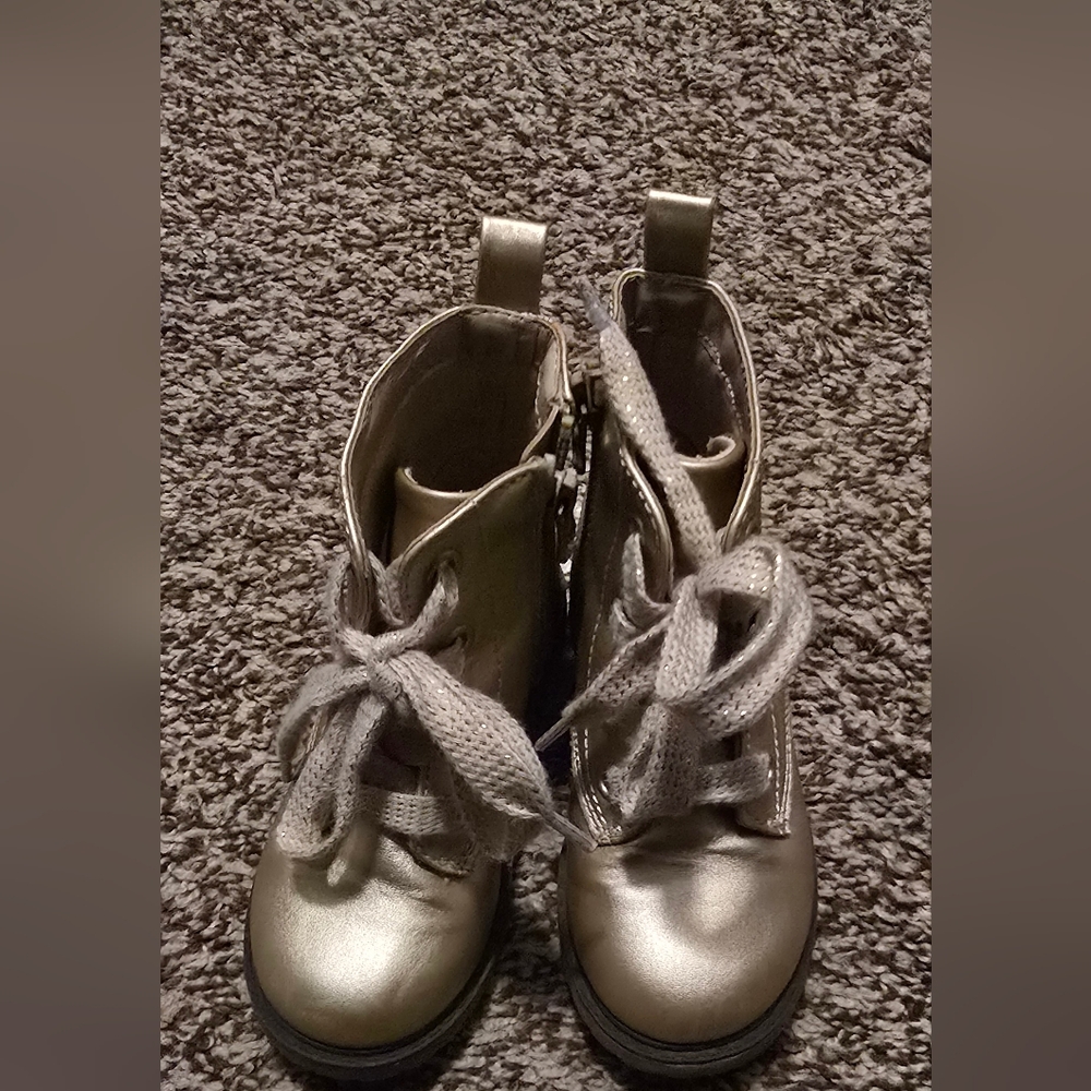 Cat and Jack size 8 boots